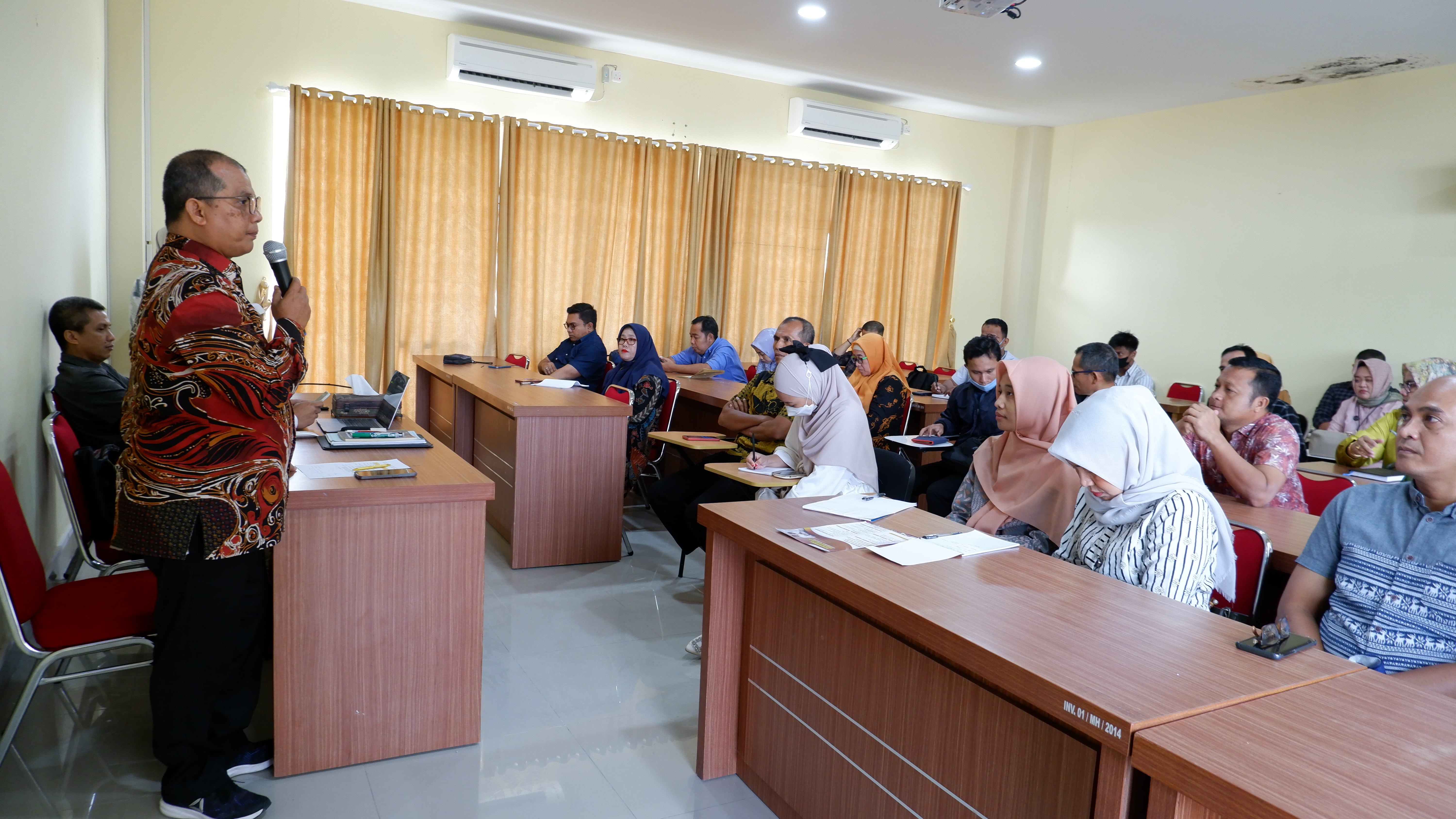 Pelatihan Pendampingan Penulisan Artikel Ilmiah di Sekolah Pascasarjana Universitas Lancang Kuning.