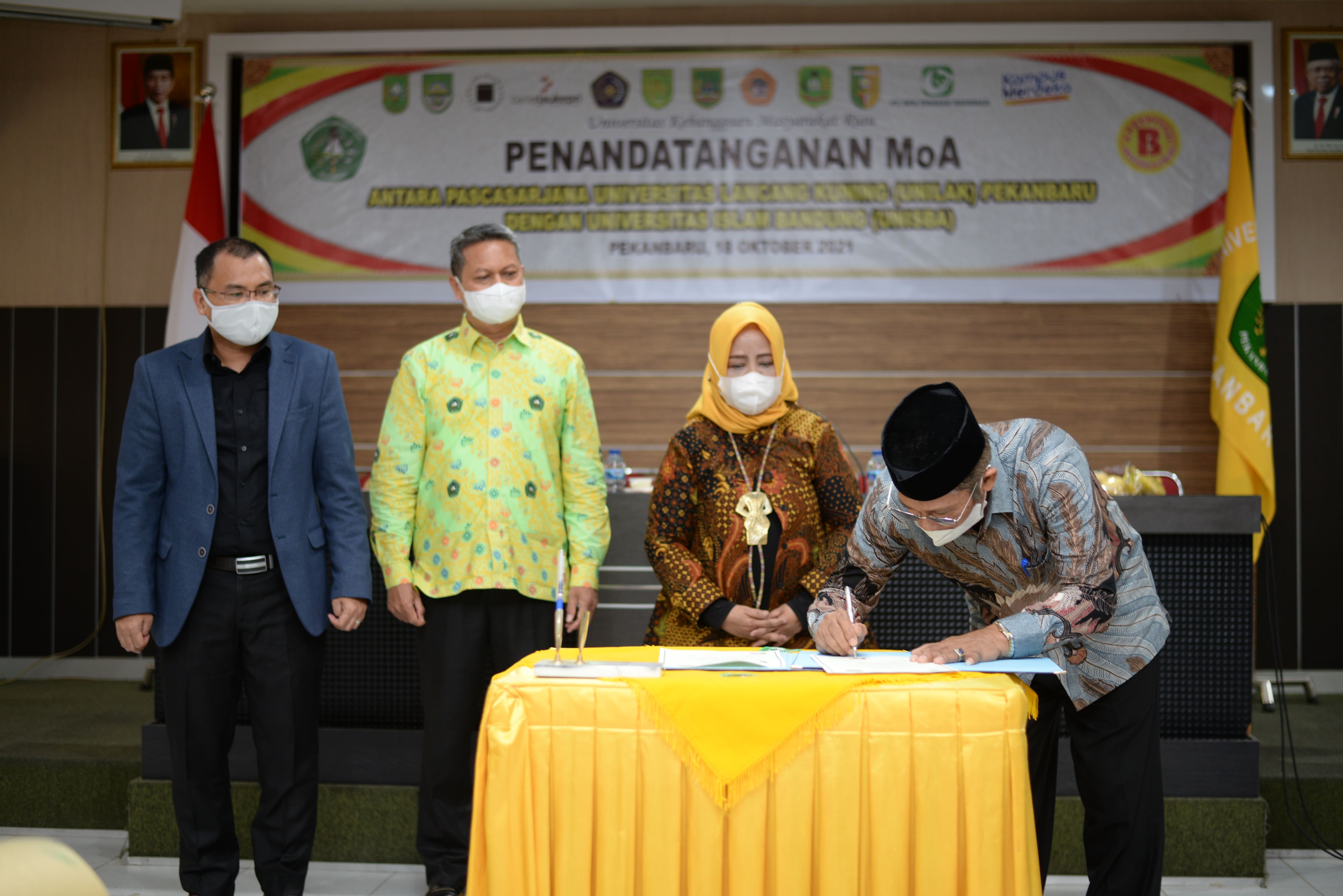 Penandatangan MoA antara Pascasarjana Unilak dengan Pascasarjana Unisba