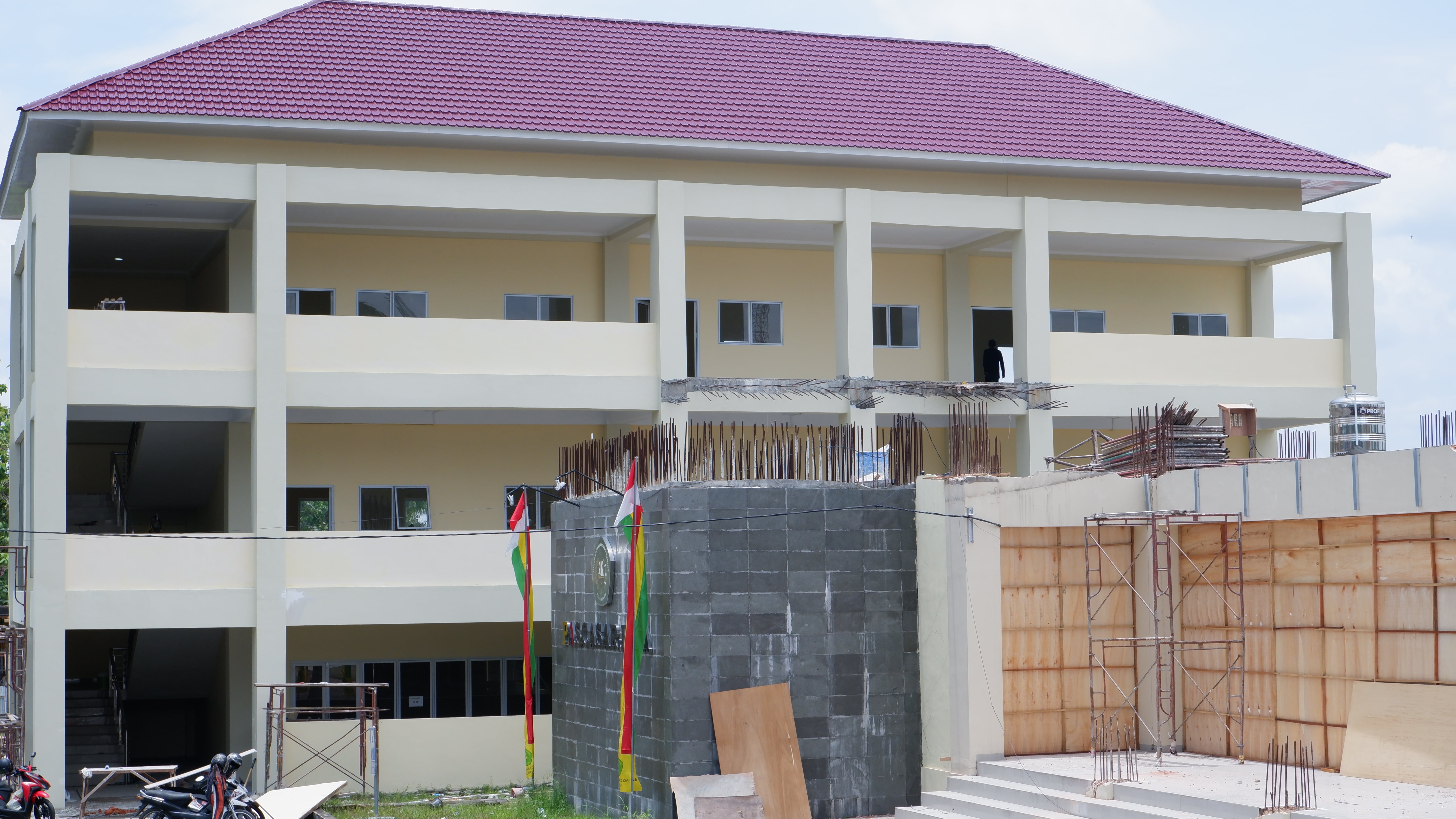 PEMBANGUNAN GEDUNG BARU SPs UNILAK SUDAH SAMPAI PADA TAHAP FINISHING