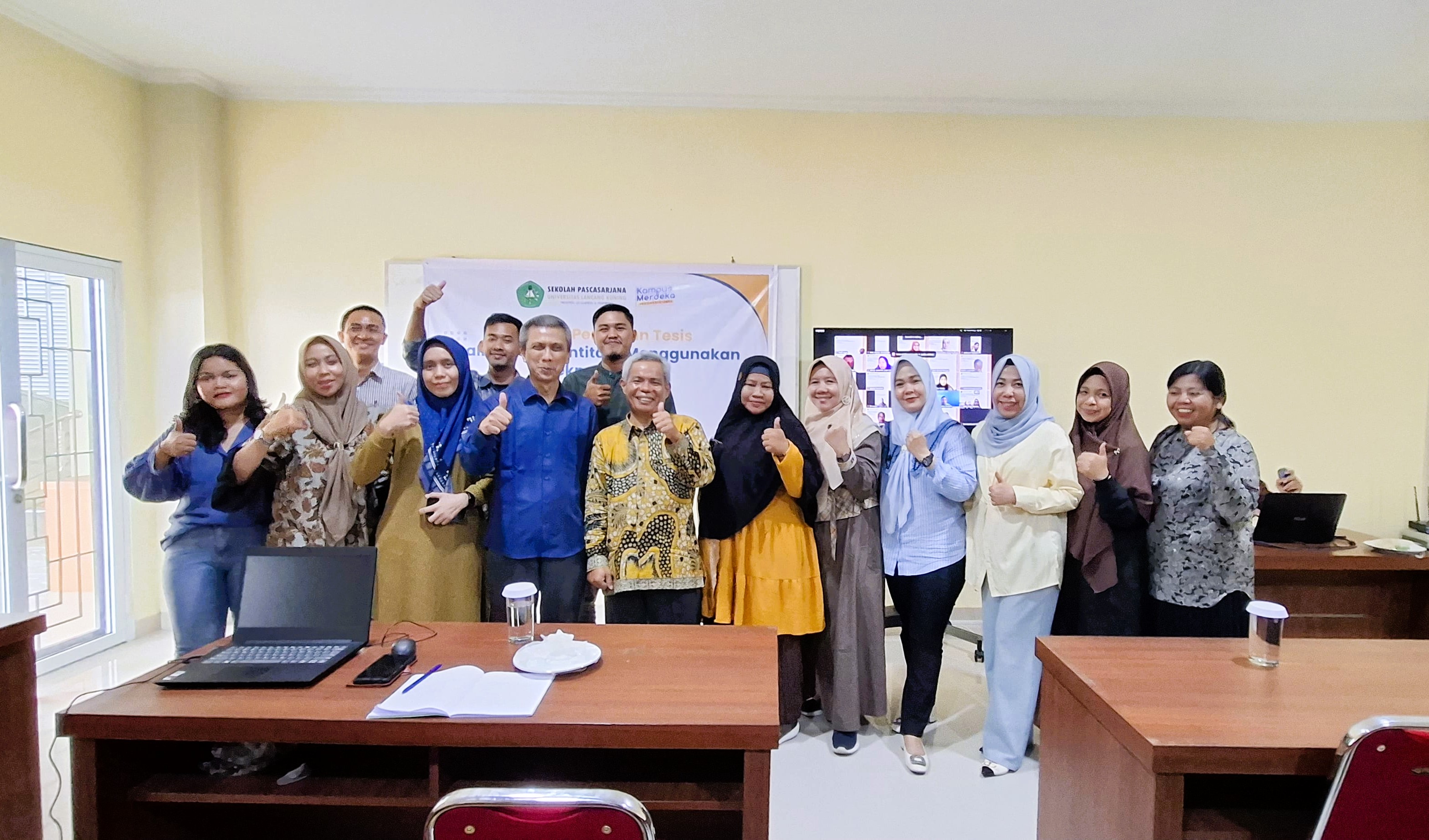 MAHASISWA ANTUSIAS MENGIKUTI PELATIHAN PENULISAN TESIS KULITATIF DAN KUANTITATIF MENGGUNAKAN TEKNOLOGI AI